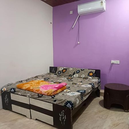 Jay Shree Radhey Home Stay Матхура Екстер'єр фото