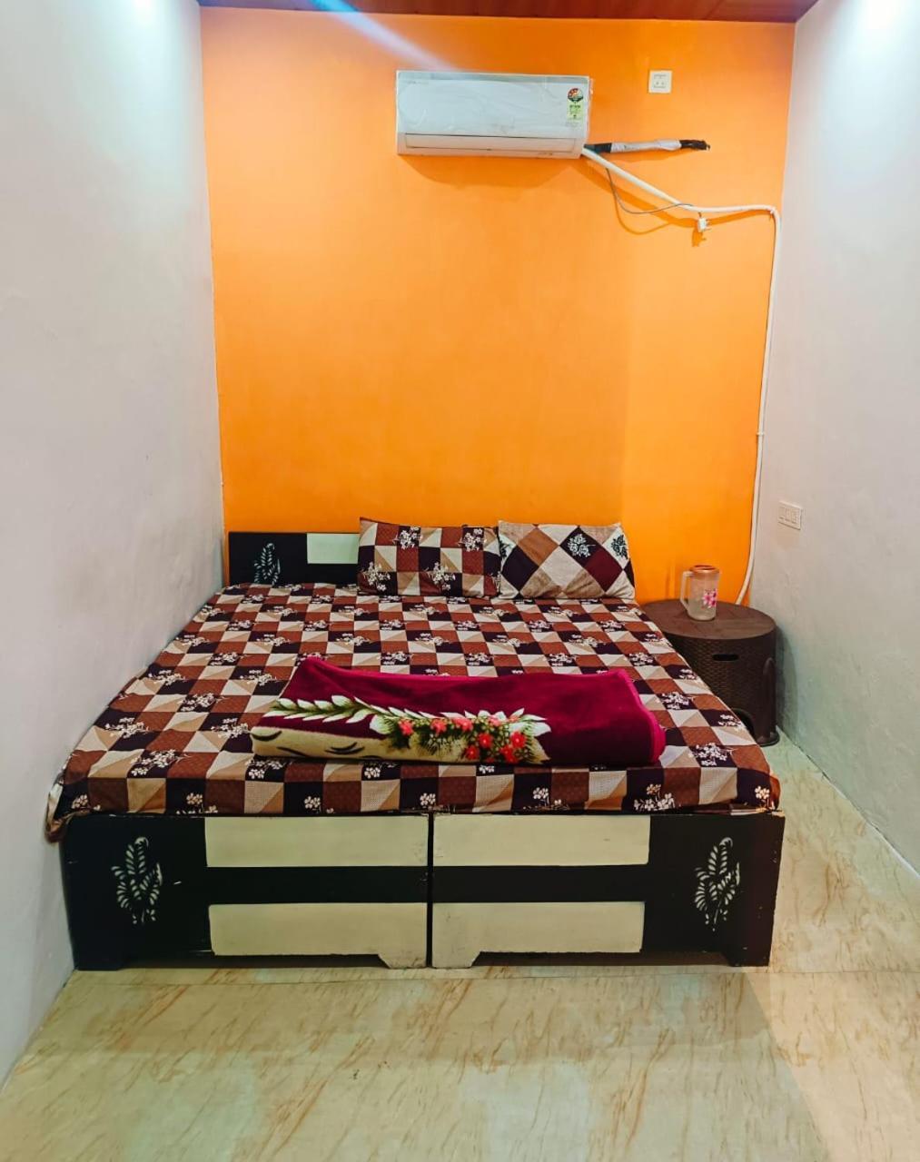 Jay Shree Radhey Home Stay Матхура Екстер'єр фото