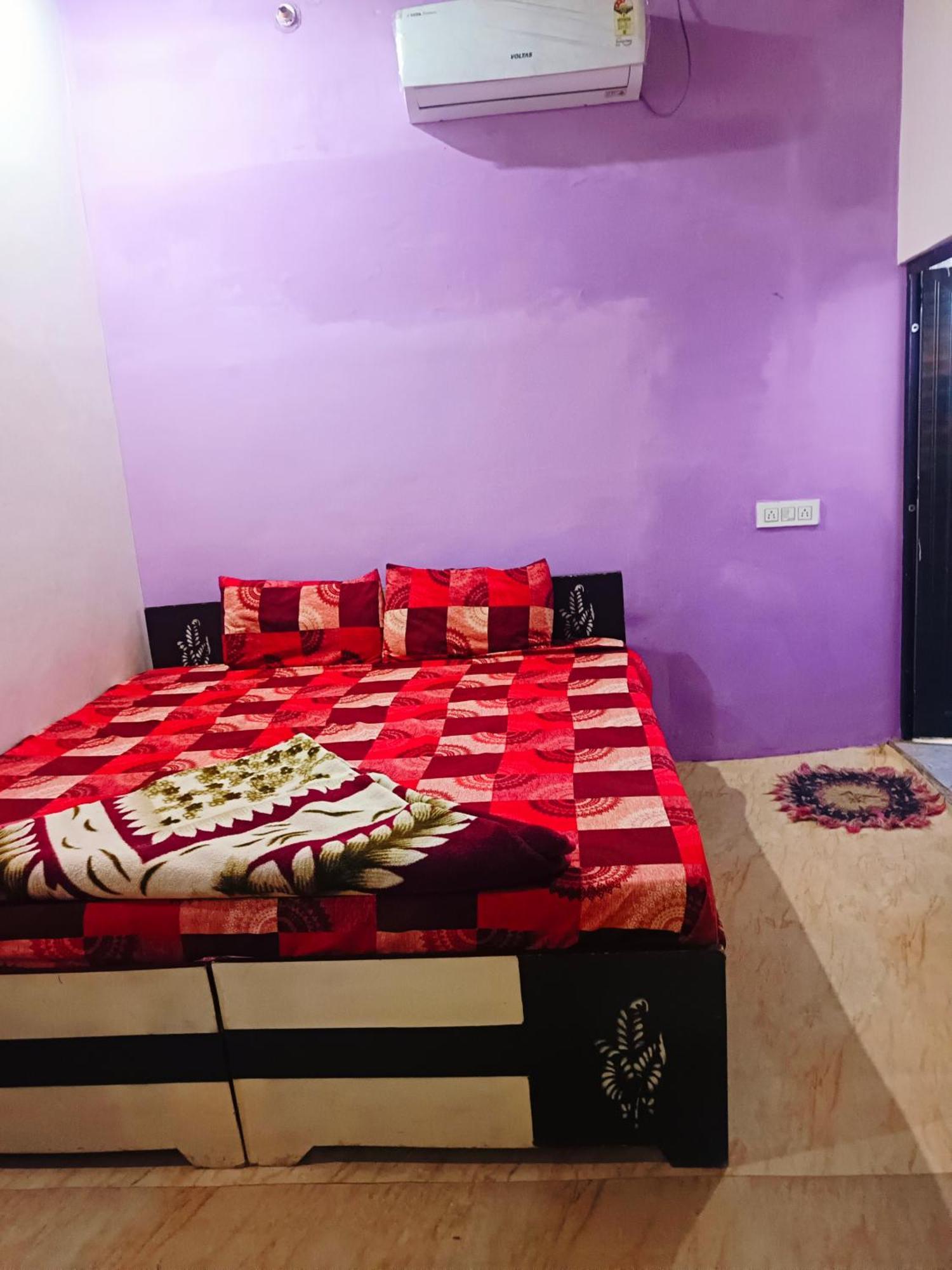 Jay Shree Radhey Home Stay Матхура Екстер'єр фото