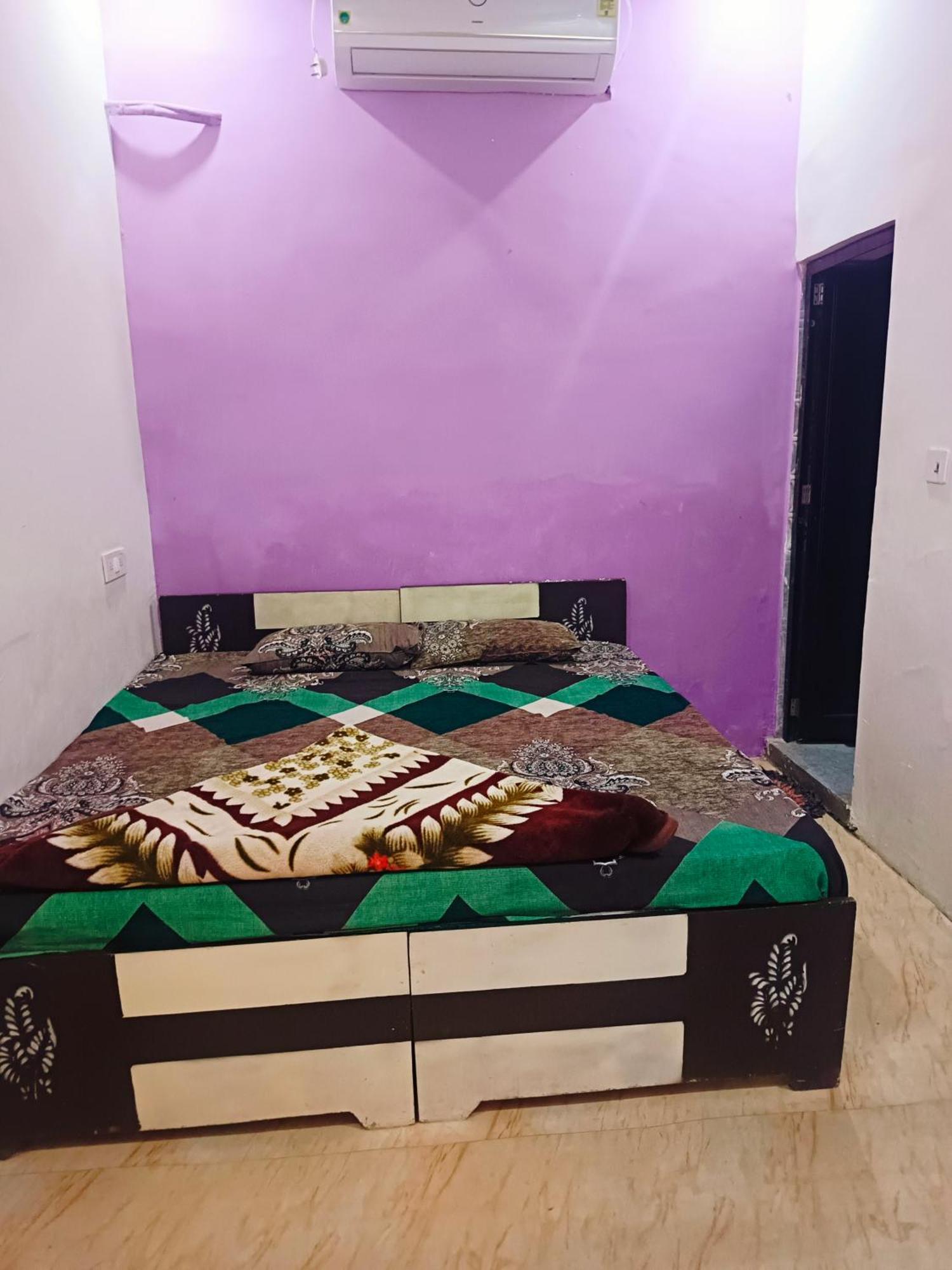 Jay Shree Radhey Home Stay Матхура Екстер'єр фото